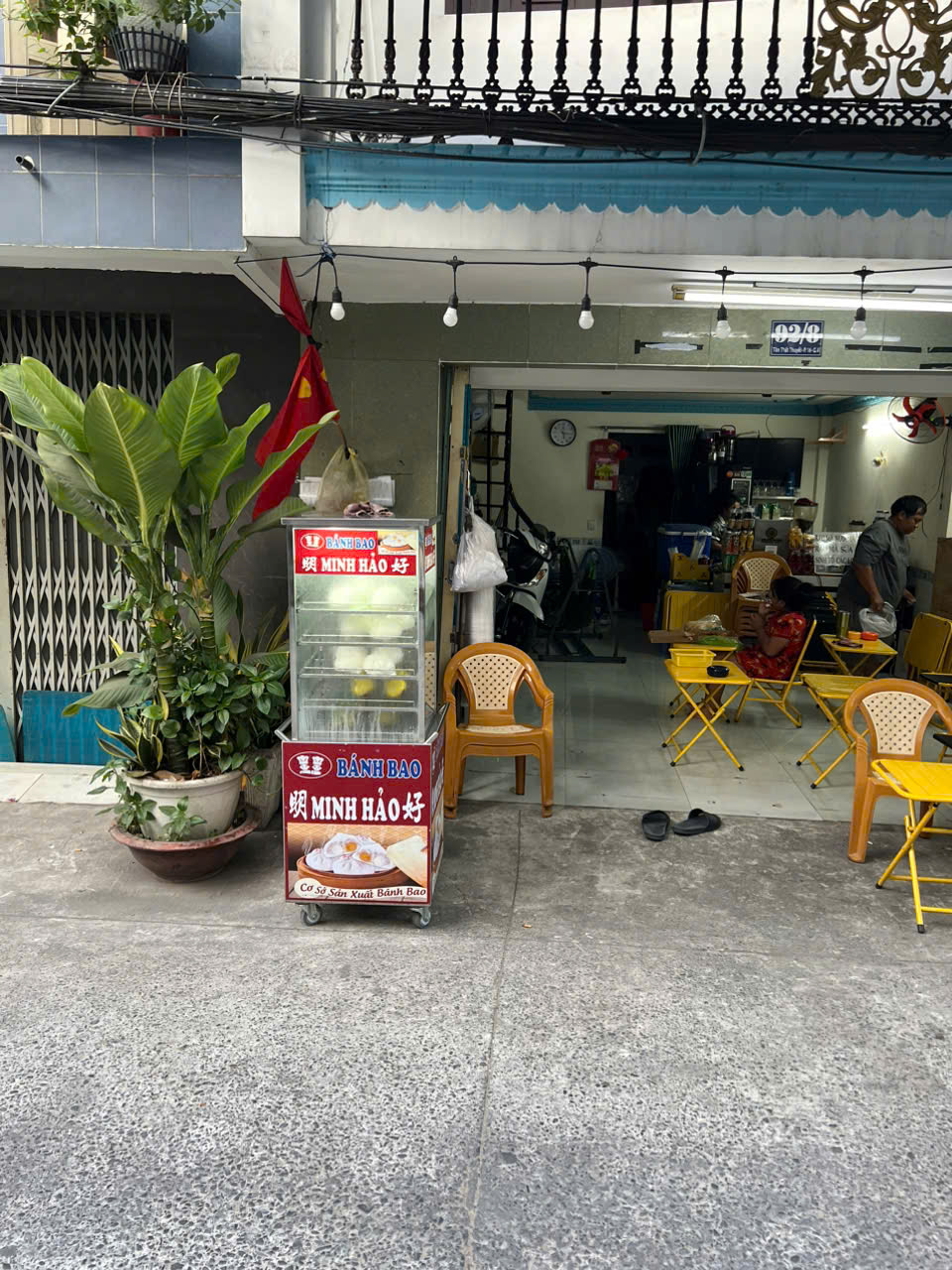 KHÁCH Ở HÓC MÔN