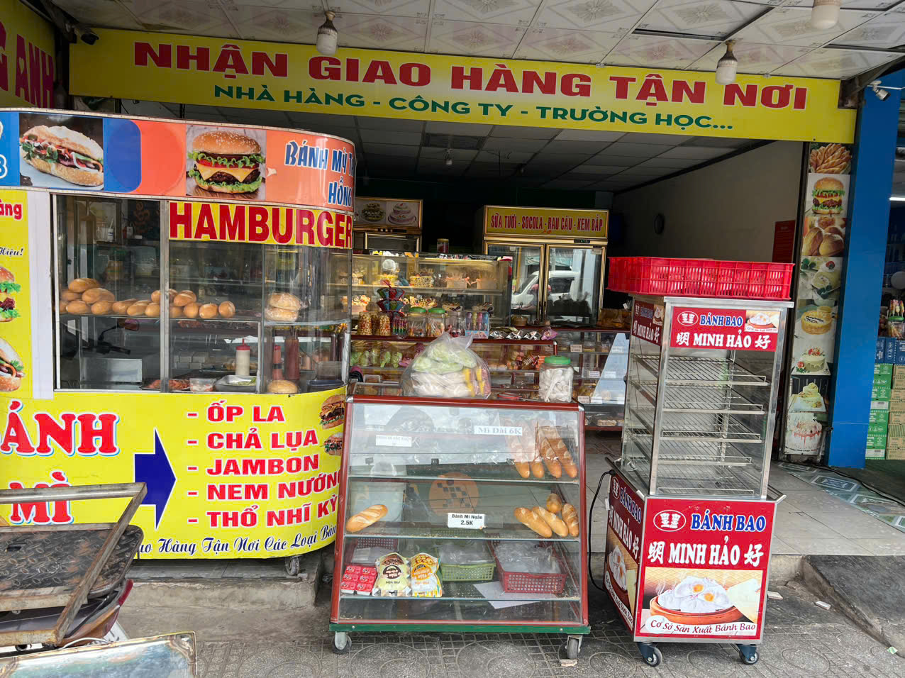 KHÁCH Ở BÌNH DƯƠNG